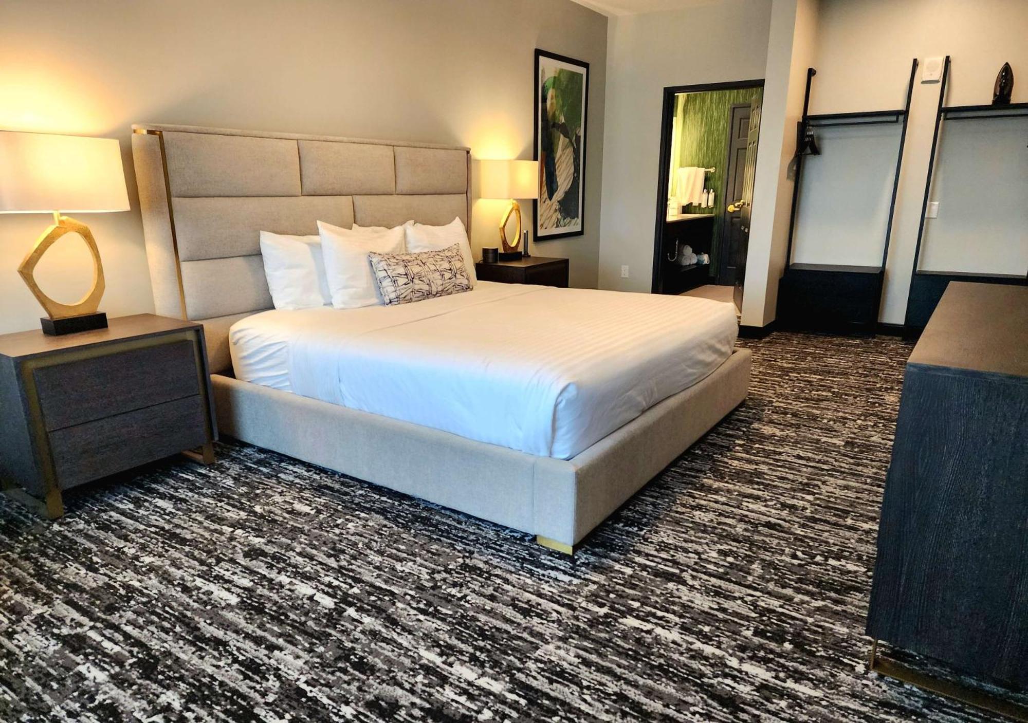 Western Sunset Riverwalk Hotel 3*