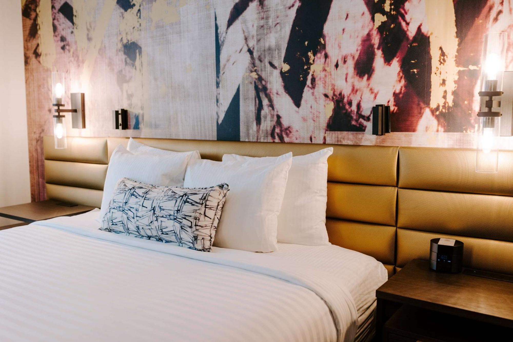 Western Sunset Riverwalk 3*